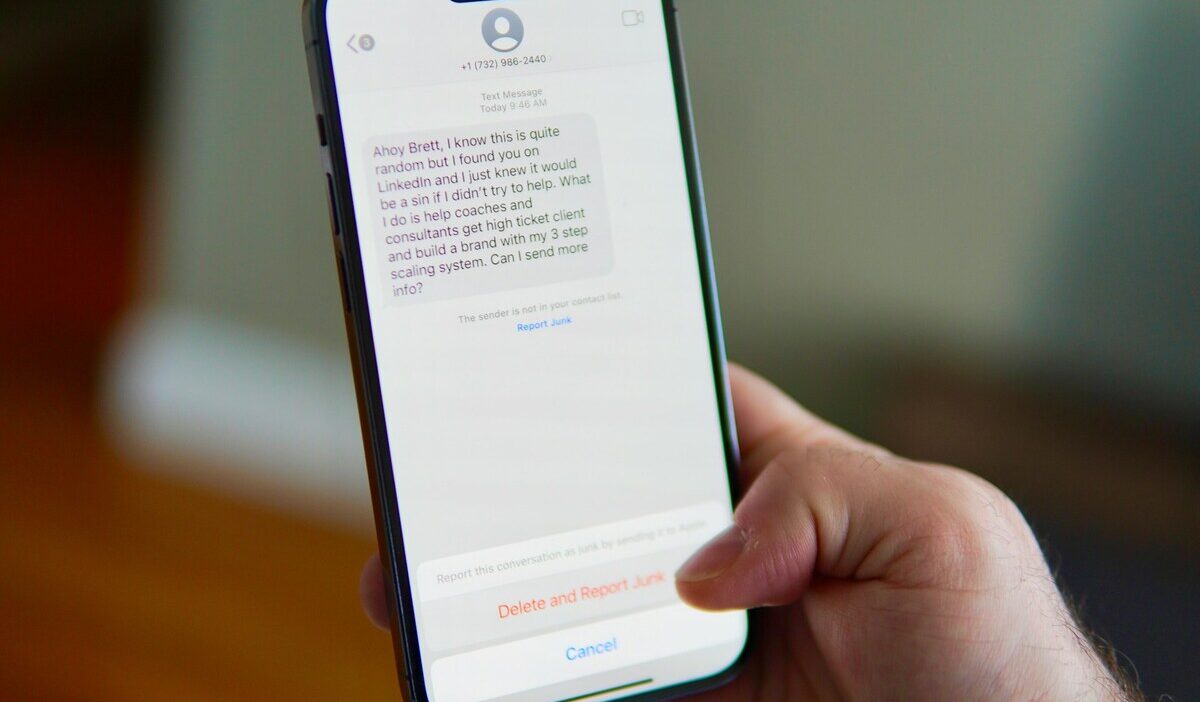 how to combine contacts on iphone