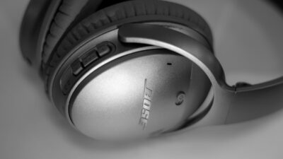 how to connect bose headphones to iphone