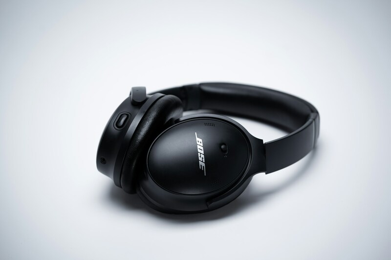 How to connect Bose headphones to iPhone? 