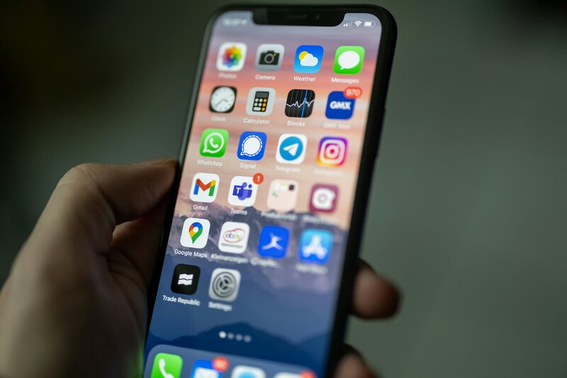 How to make iPhone black and white?