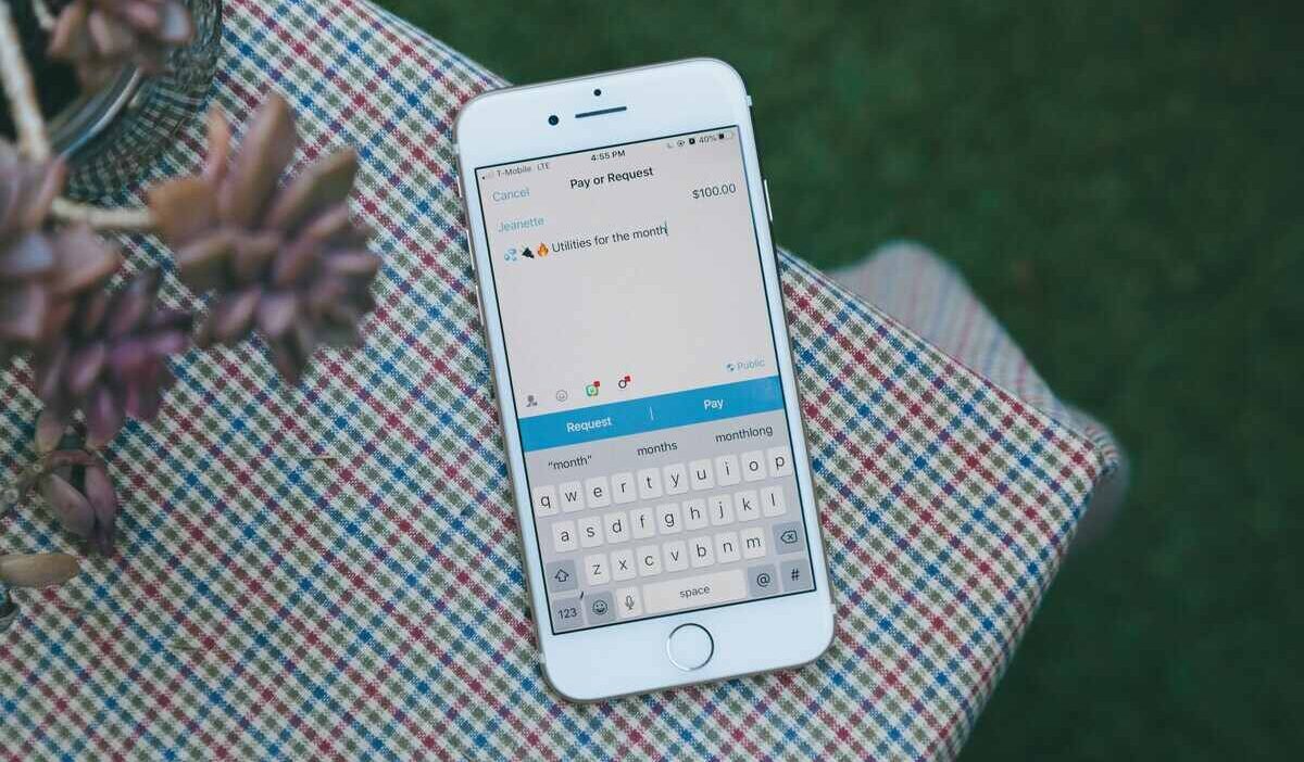 how to make keyboard bigger on iphone