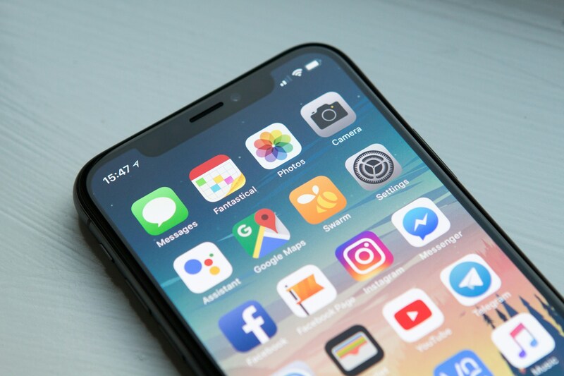 How to organize apps on iPhone?