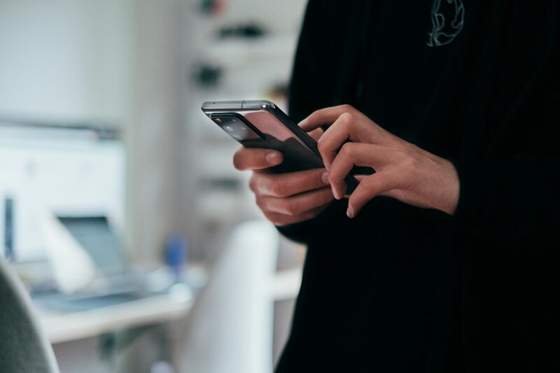 How to transfer contacts from Android to iPhone guide