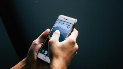 how to turn off automatic app updates on iphone